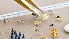 青岛江诗丹顿指定维修门店打开表壳